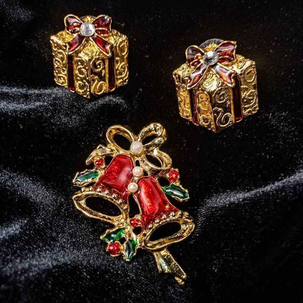 Holiday Jewelry Set: Bells and Holly Brooch & Wrapped Present Earrings